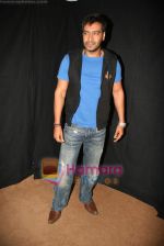Ajay Devgan on the sets of KBC in Filmcity on 25th Oct 2010 (2).JPG